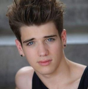 Meet your Posher, Lee